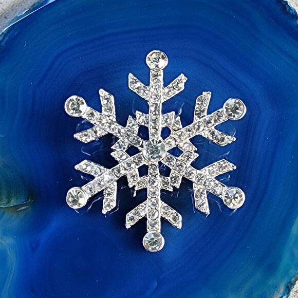 Unbranded Jewelry - Festive Ice Crystal Rhinestone Six Pointed Snowflake Brooch Pin